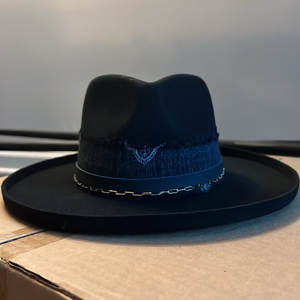 NEVER WORN! BRAND NEW IN BOX Limited Edition Gigi Pip x Two Roads Black Hat - Picture 2 of 11